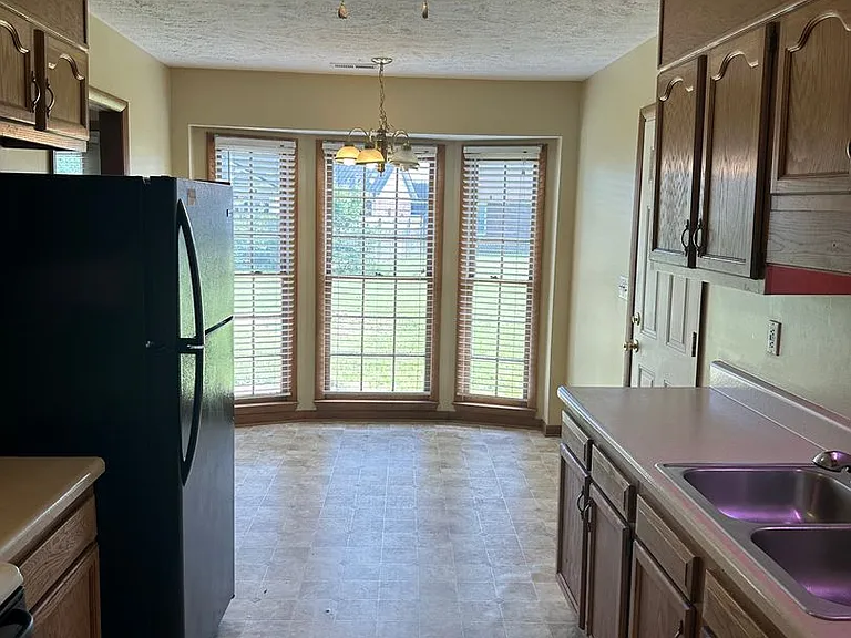 7850 Penelope Dr — Photo 6