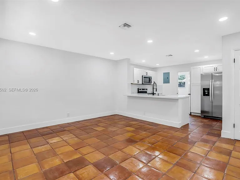 850 SW 12th Ct #850 — Photo 4