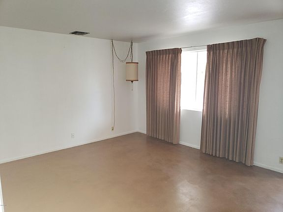3rd image of 621 E Vista Del Cerro Dr