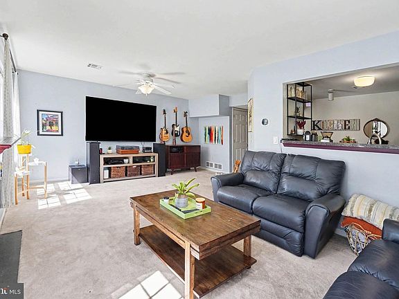 4th image of 131 Cardinal Ln