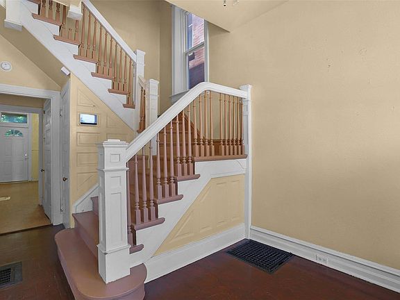 3rd image of 2721 S Compton Ave