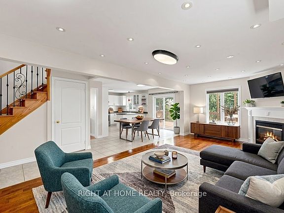 3rd image of 127 Humberland Dr