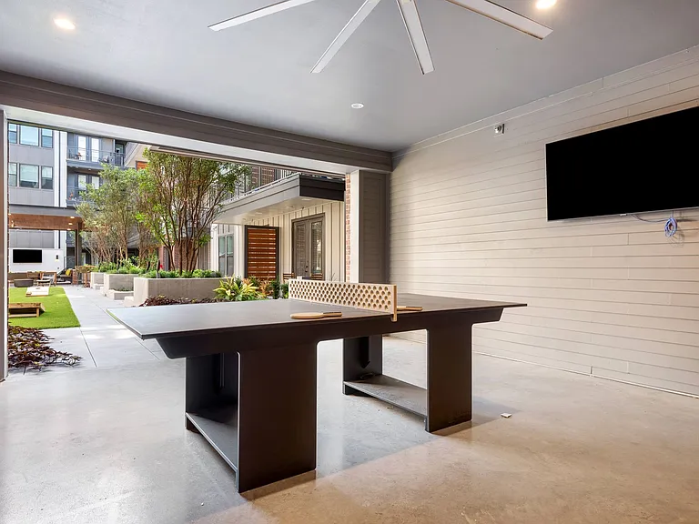 Troubadour Apartments — Photo 31