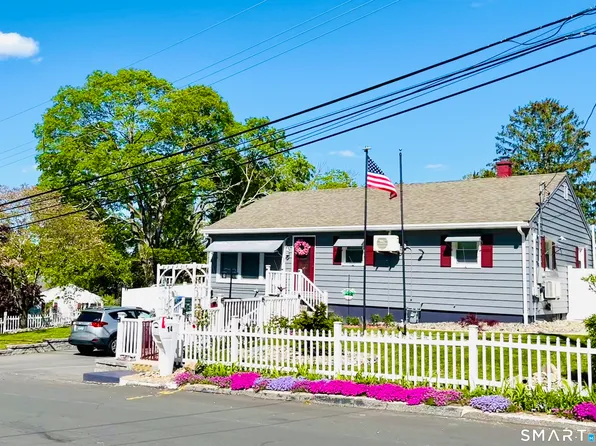 14 Holly Hill Drive, Montville, CT 06382