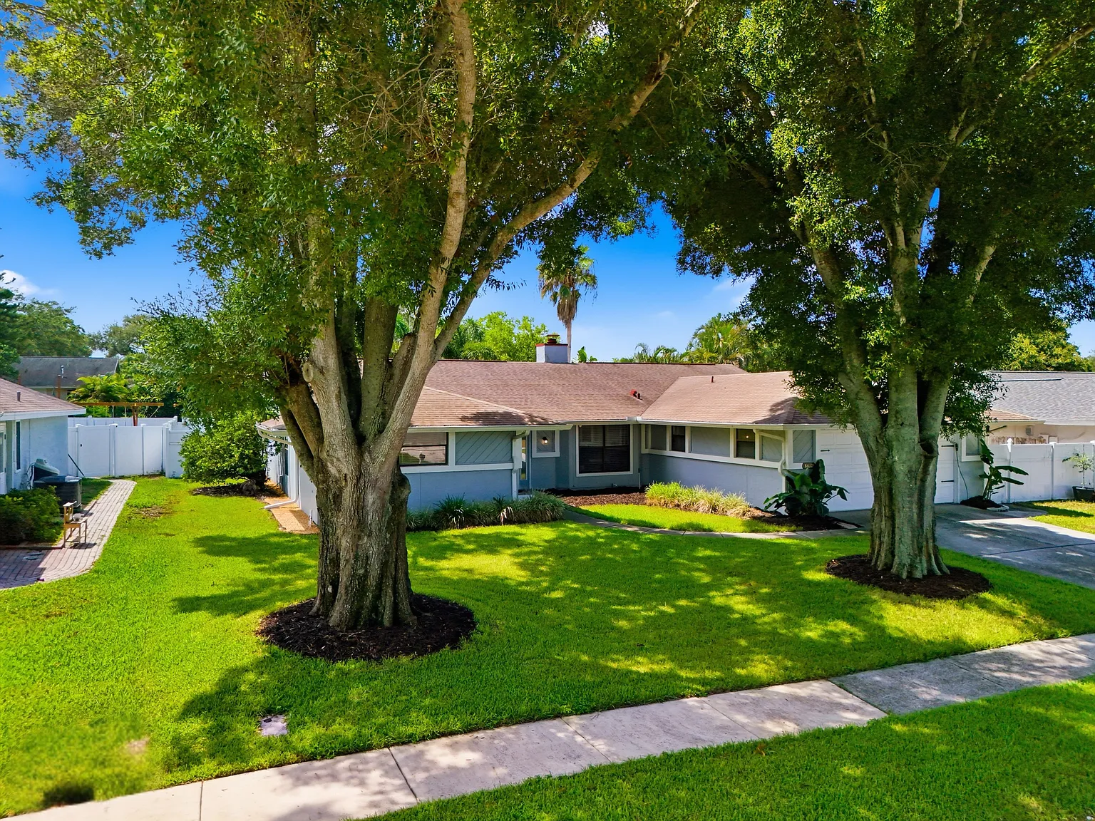 4 bed, 2075 sqft, $4,250 — Photo 1