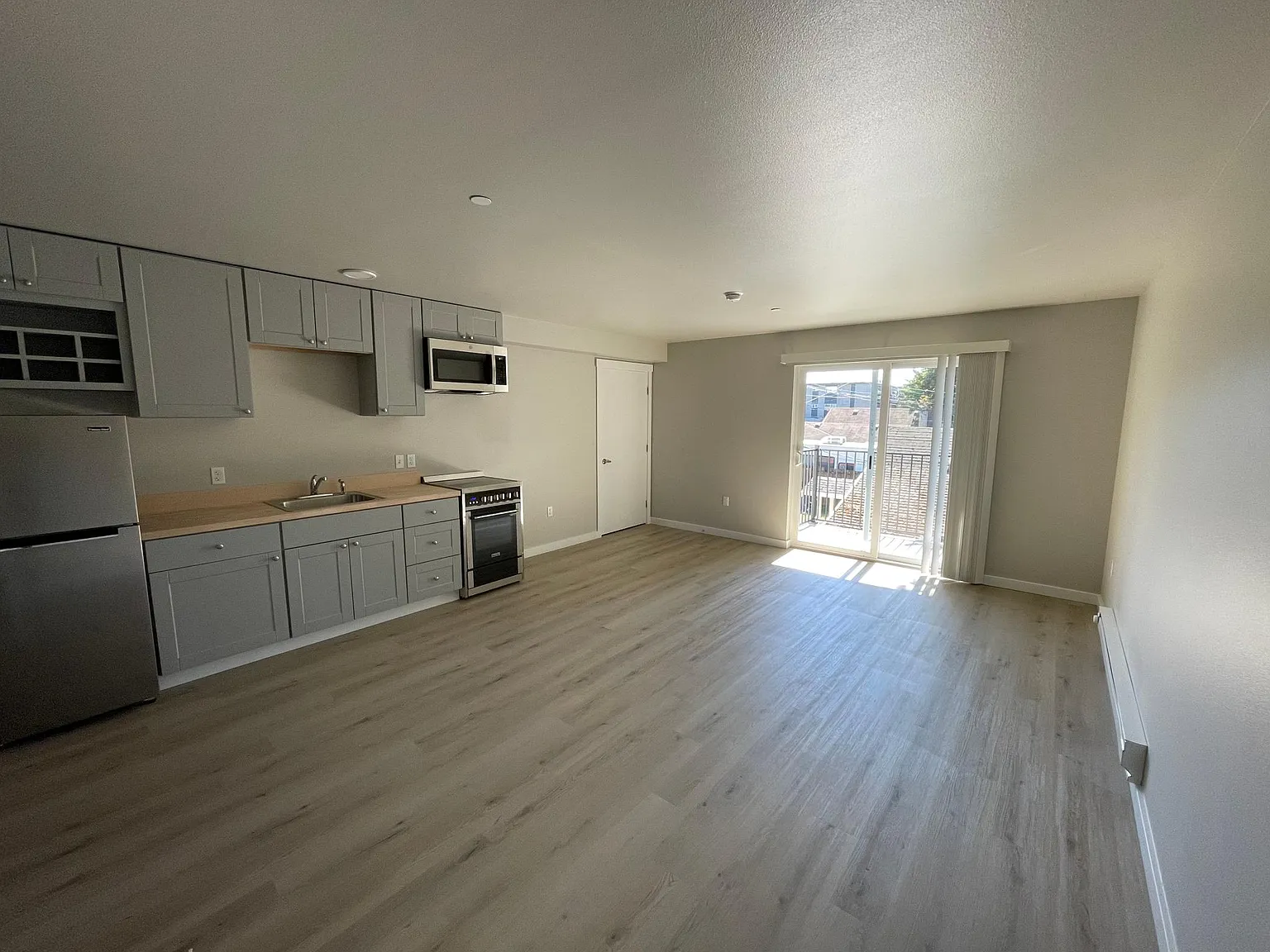 641 N Pine St — Photo 3