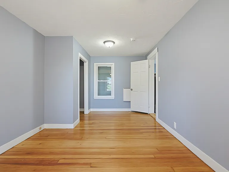 12-12R Granite St #2 — Photo 2