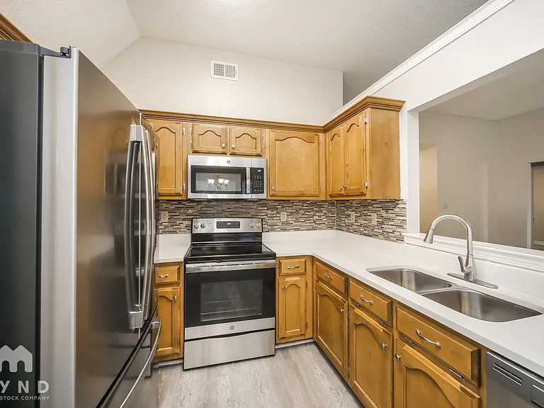8418 Regal Bend Dr — Photo 6