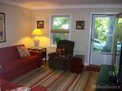 3rd image of 803 Ellen Ave