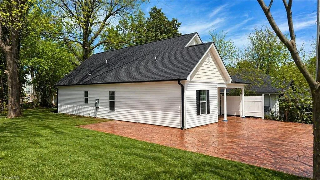 3 bed, 2.0 bath, $1,995 — Photo 2