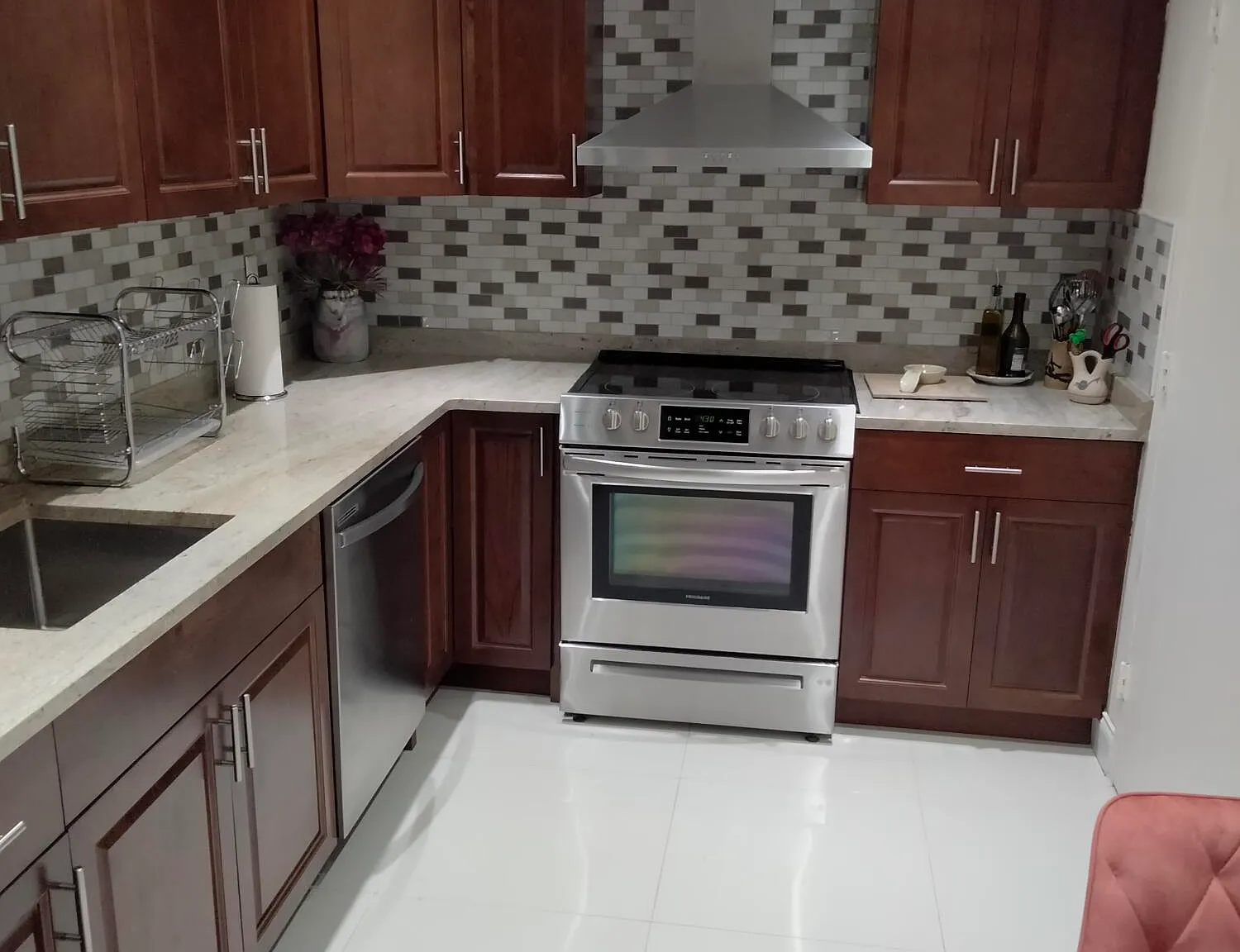1 bed, 1.0 bath, 850 sqft, $2,600 — Photo 2