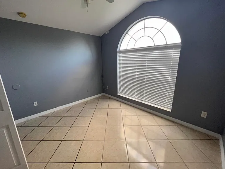 160 Sura Blvd — Photo 8