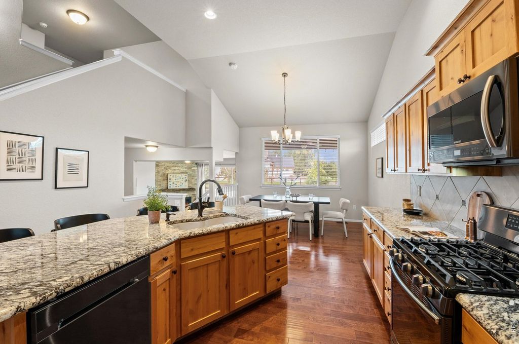 897 Shade Tree Dr