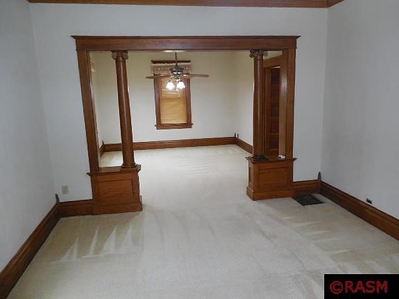 3rd image of 212 S Prairie Ave
