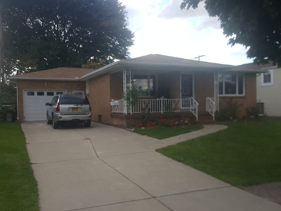 1st image of 10 Suzette Dr
