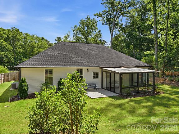 3rd image of 1863 Sardis Dr
