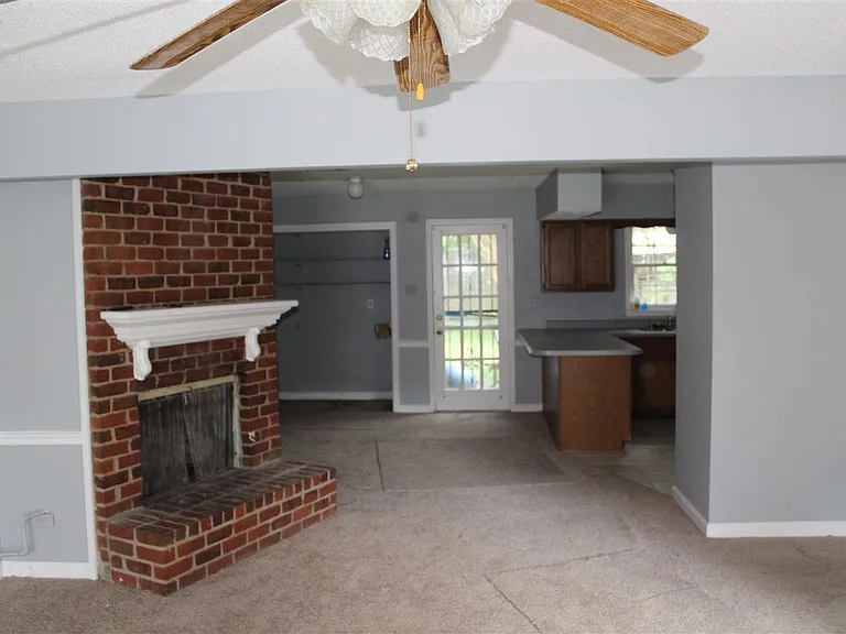 5573 Tulip Tree Dr — Photo 3
