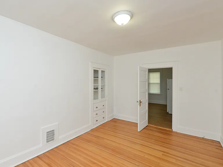 390 Clinton St — Photo 16