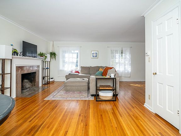 3rd image of 1818 Ashland Ave