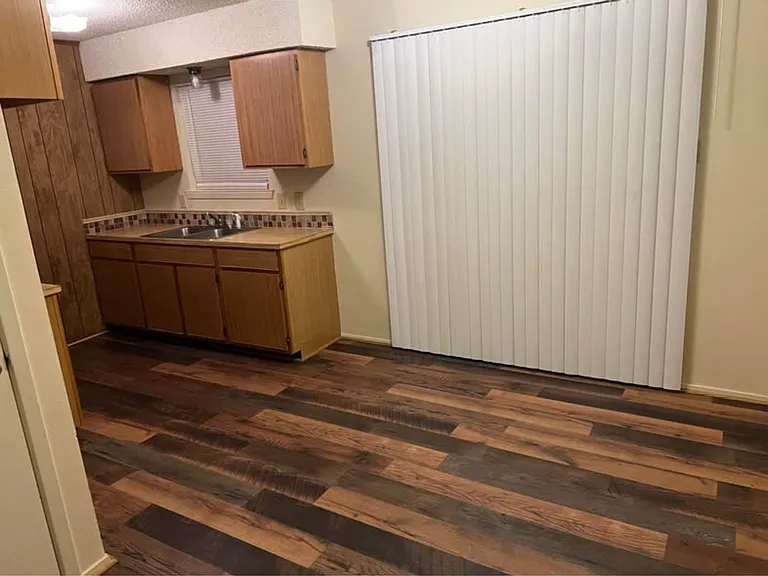 1512 N Spring St — Photo 6