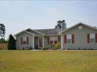 301 Parkton Dr, Richlands, NC 28574