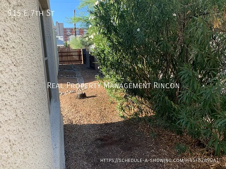915 E 7th St — Photo 20