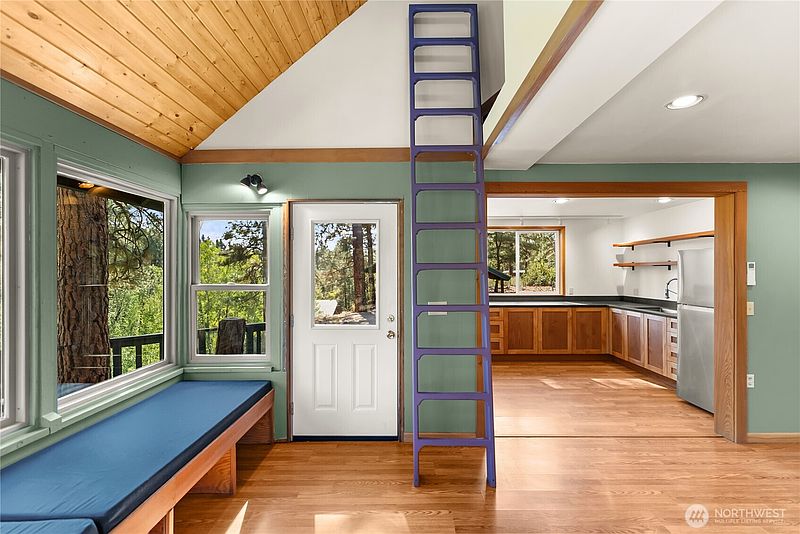5th image of 28 Northcott Rd