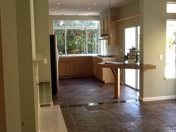 4th image of 18 Birnam Wood Ct