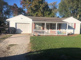 115 N Vine St, Windsor, IL 61957