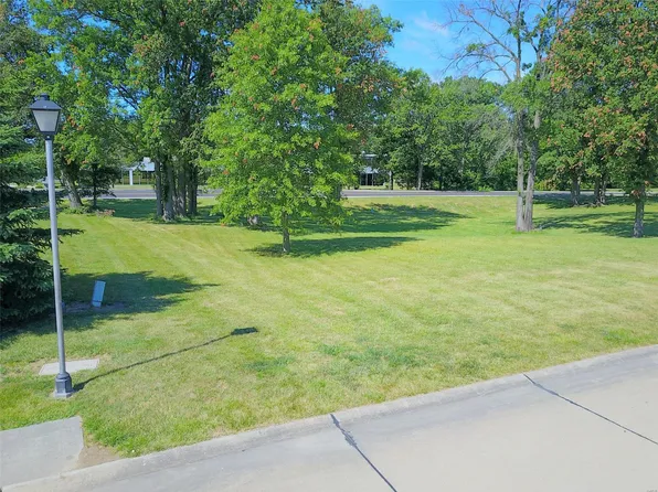 5 Eastland Ct, Carlinville, IL 62626