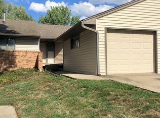 443 Foxfire Dr, Columbia, MO 65201