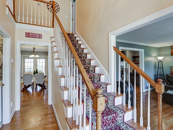4th image of 167 Marguerite Dr