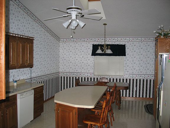 3rd image of 426 Goldenrod Ln