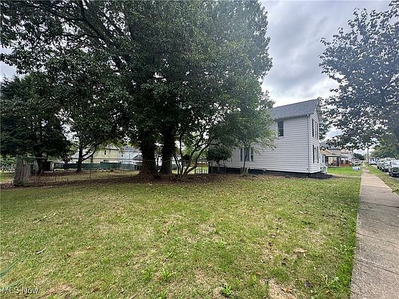 3rd image of 140 Corwin Ave