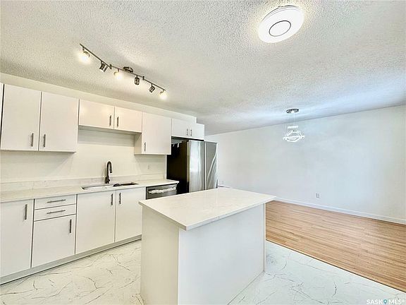5th image of 90 McDougall Cres