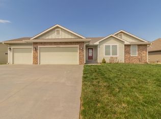 4602 S Dwight Dr, Manhattan, KS 66502