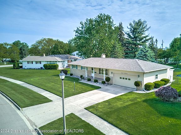 4th image of 1113 Arlington Dr