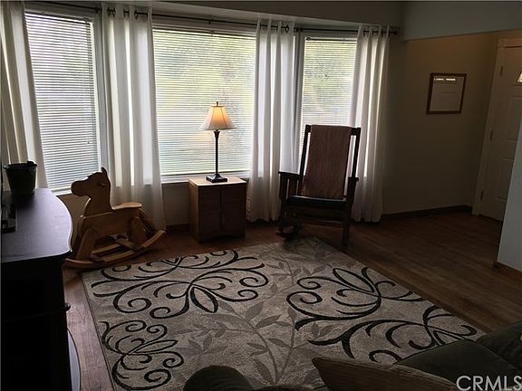 5th image of 315 S Grand Army Ave
