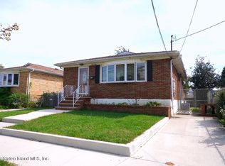 160 Hett Ave, Staten Island, NY 10306