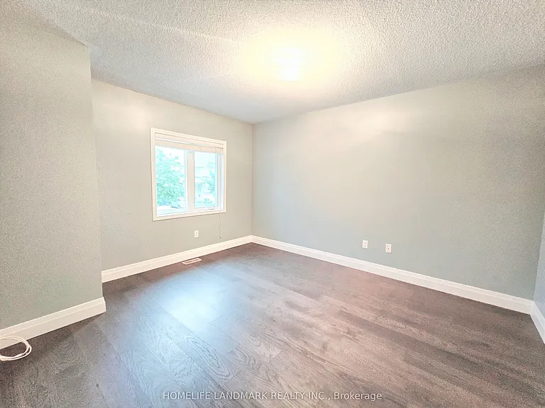 188 Wainscot Ave — Photo 15