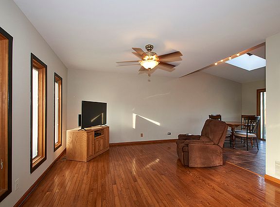 3rd image of 15531 Lorel Ave