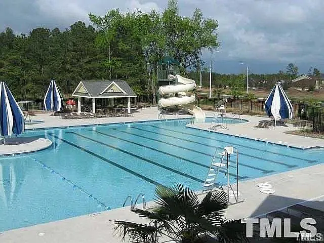 4 bed, 4.5 bath, 2213 sqft, $2,390 — Photo 2