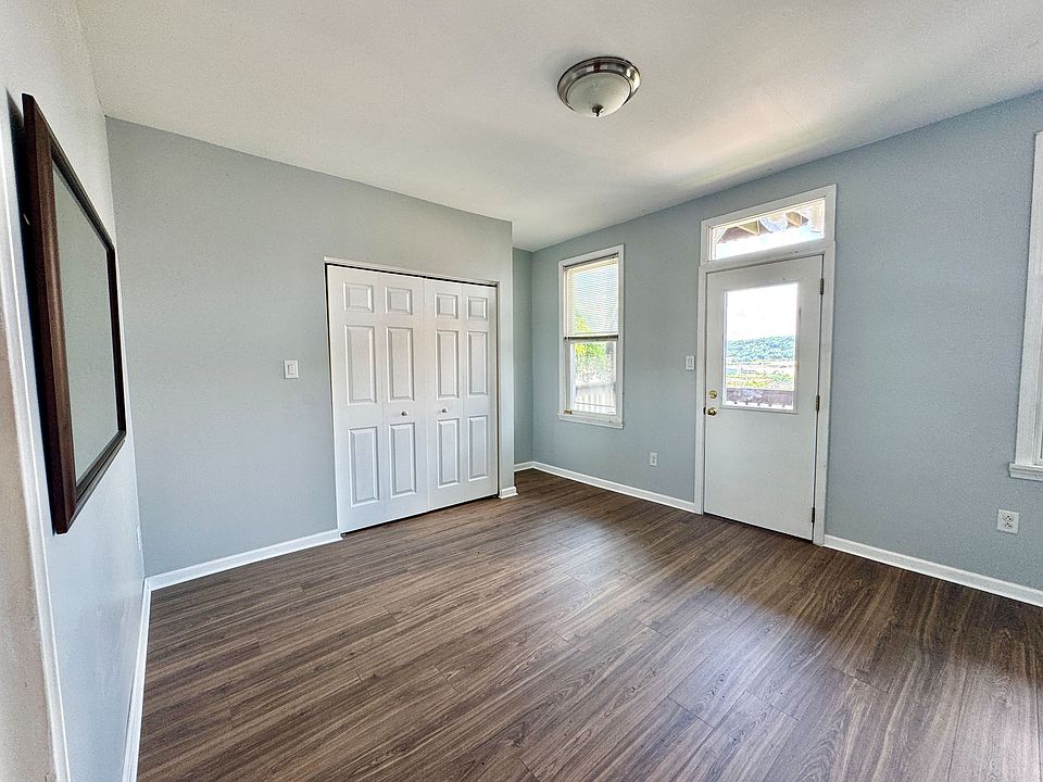 Spacious 2nd Floor Bedroom or Office with Private Deck & Stunning City Views