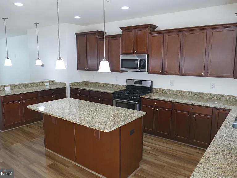 7706 Gaston Pl — Photo 5