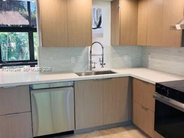 241 Harbor Dr #241, Key Biscayne, FL 33149