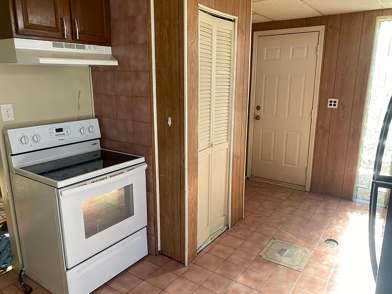 2076 Alberta St — Photo 11