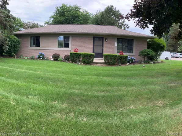 381 W Drahner Rd, Oxford, MI 48371