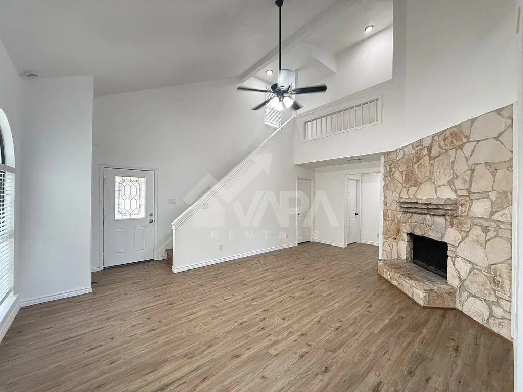 3 bed, 1644 sqft, $2,300 — Photo 4