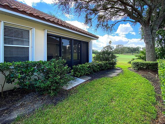 4th image of 1661 Victoria Cir
