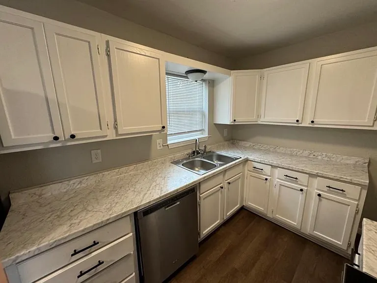 410 Pine St — Photo 6